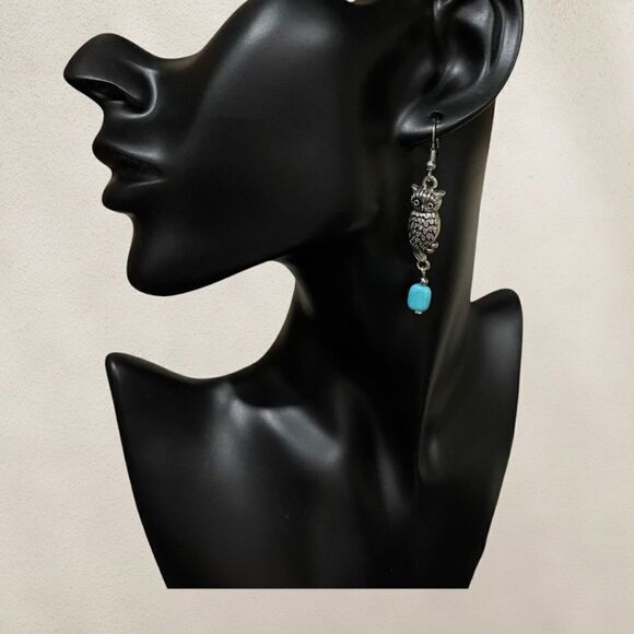 3/$25❗️Owl Turquoise Stone Silver Earrings - Picture 1 of 3